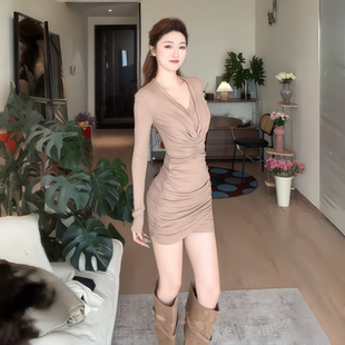 性感修身 连衣裙女秋季 褶皱包臀短裙 辣妹V领蕾丝拼接长袖 instahot