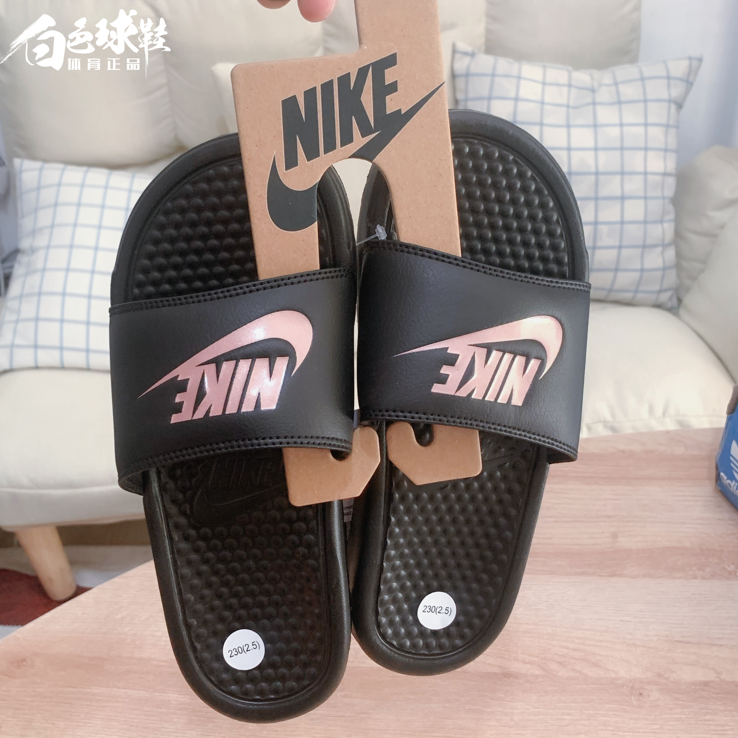 Nike//耐克BENASSI 黑粉字母钩男女子情侣运动沙滩拖鞋3438