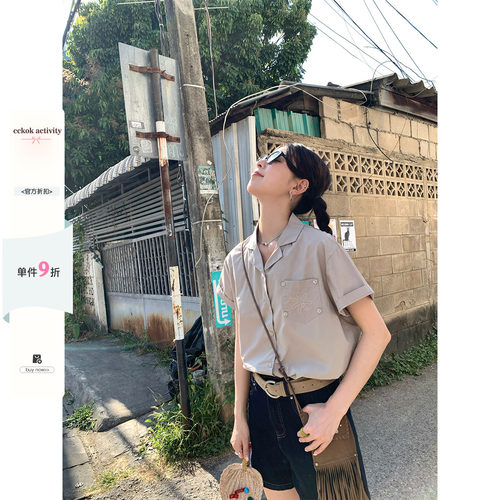 CCKOK绣花朵纯色西装领短袖衬衫
