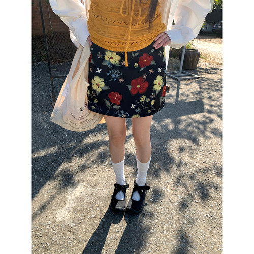 CCKOK彩色花花黑色中低腰短裙
