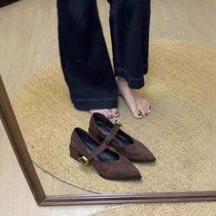 真皮复古尖头粗跟一字带扣玛丽珍鞋秋冬款法式气质通勤浅口单鞋女