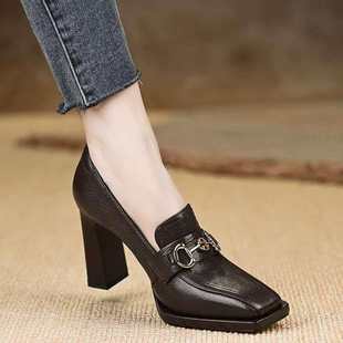 法式复古方头高跟鞋女2025冬季新款粗跟中口小皮鞋防水台职业单鞋