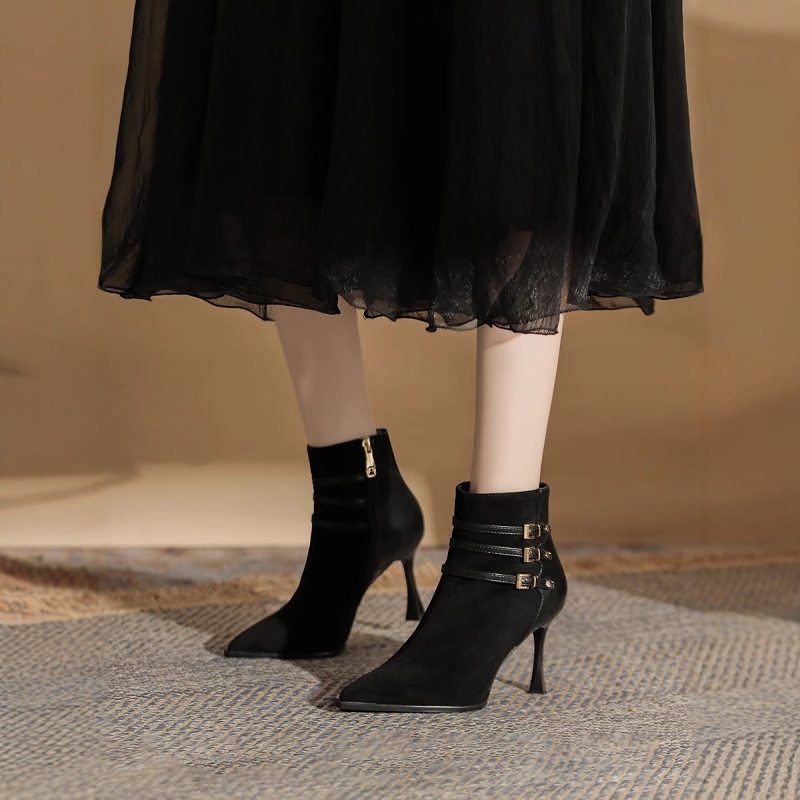 银泰百货瘦瘦靴短靴女绒面黑色