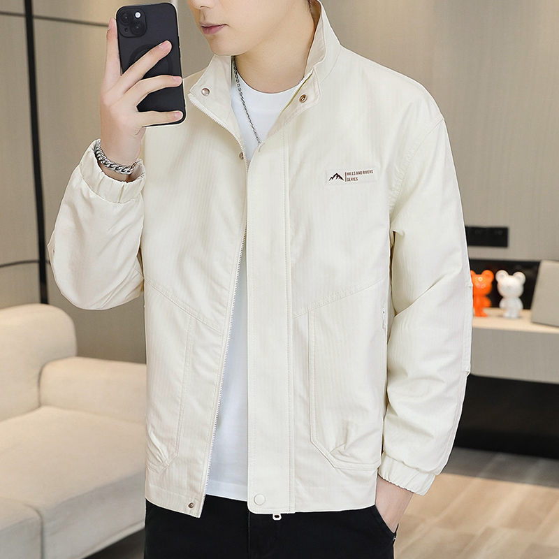 男装2025新款潮米色外套青年春秋季薄款休闲百搭男装秋天冲锋夹克