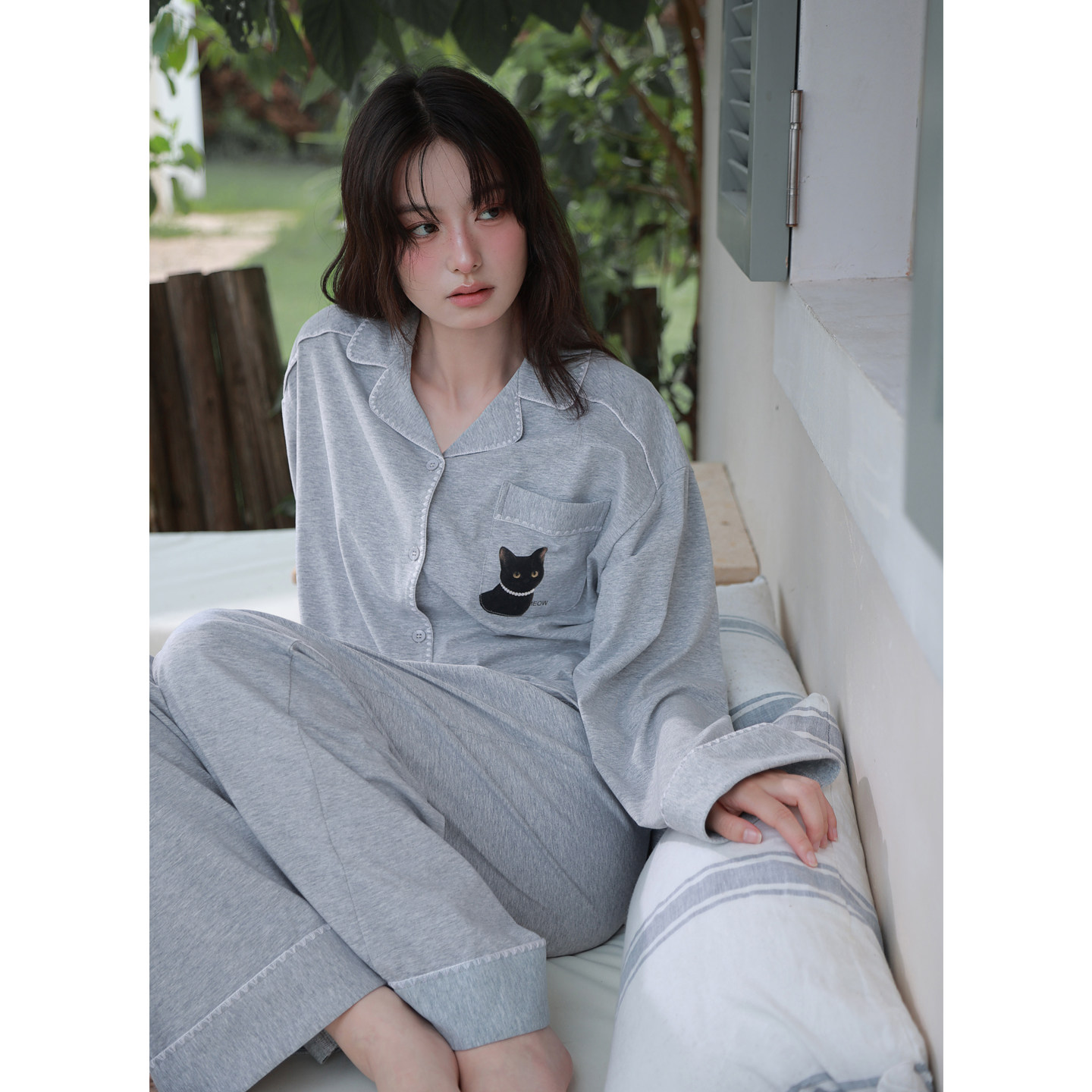 思莉太太时尚高级感高冷猫家居服