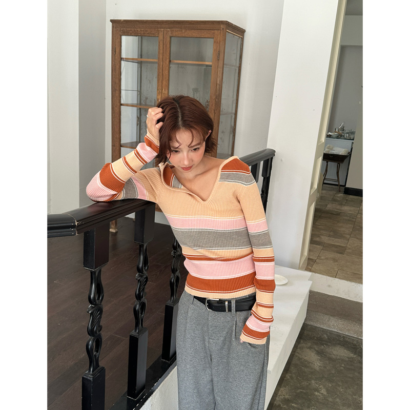 撞色坑条修身v领针织打底衫
