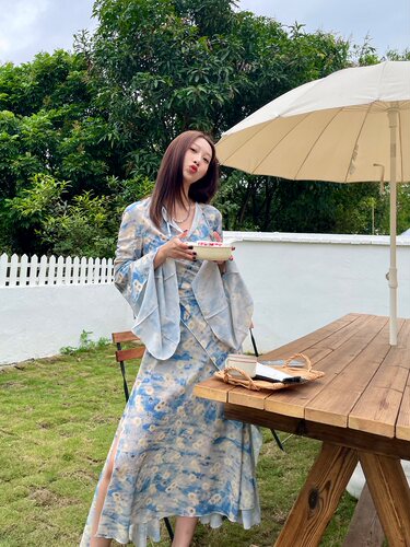 设计感油画印花不规则连衣裙