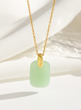 新款简约绿色仿玉石吊坠项链