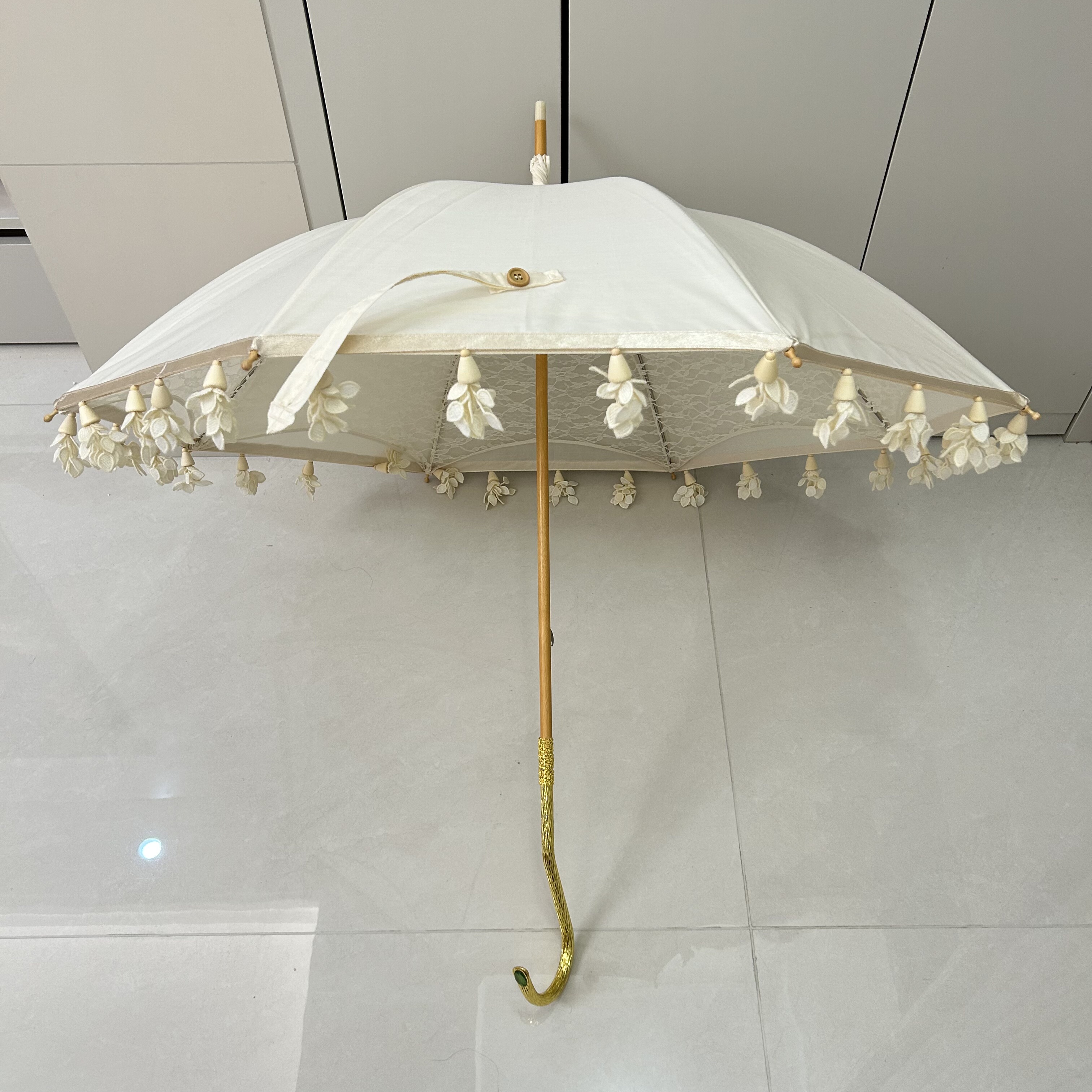 日系高颜值复古小清新白色蕾丝棉布双层遮阳伞玉兰花吊坠金色手柄
