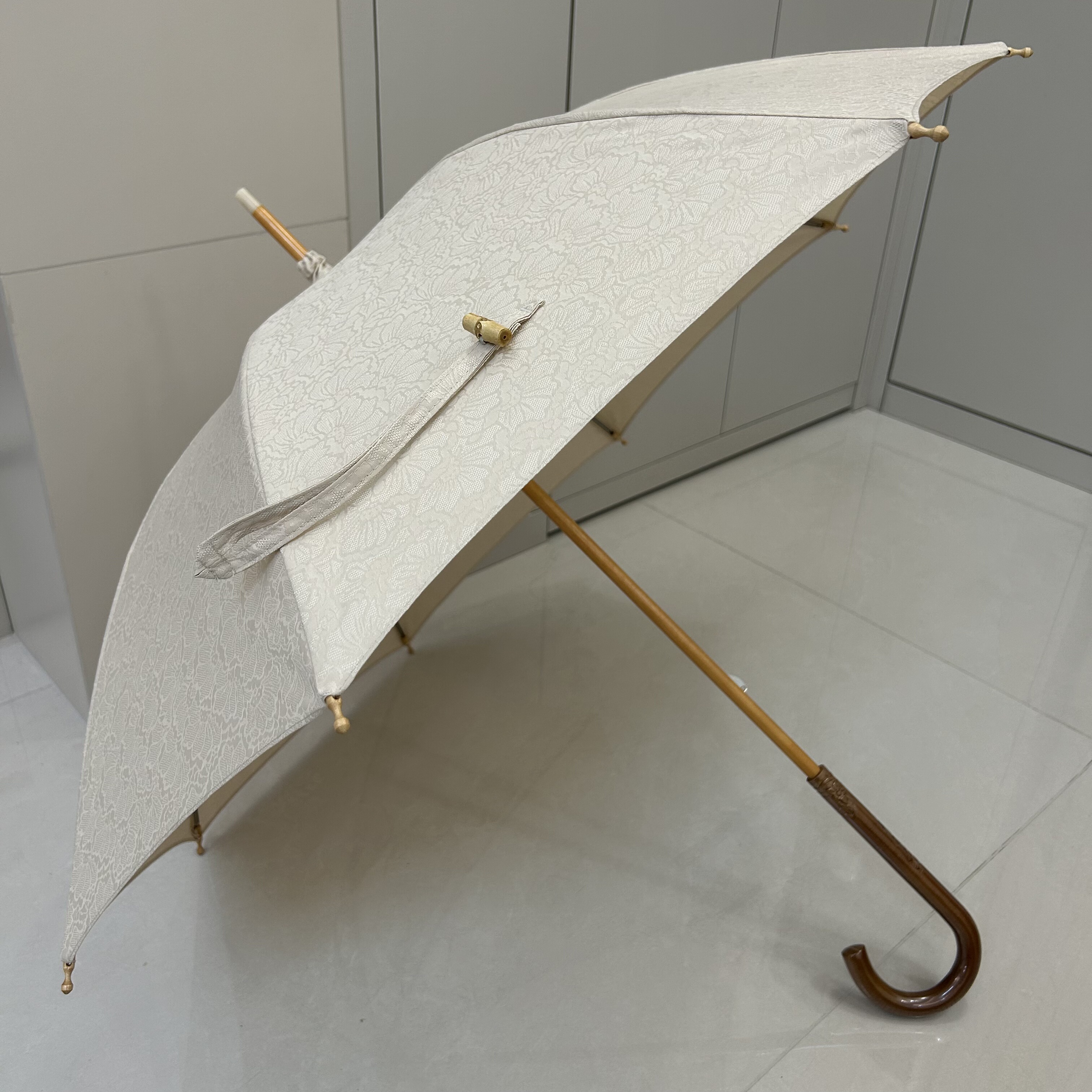 日系高颜值复古小清新绢布提花公主伞遮阳伞圆雕刻花纹木手柄女神