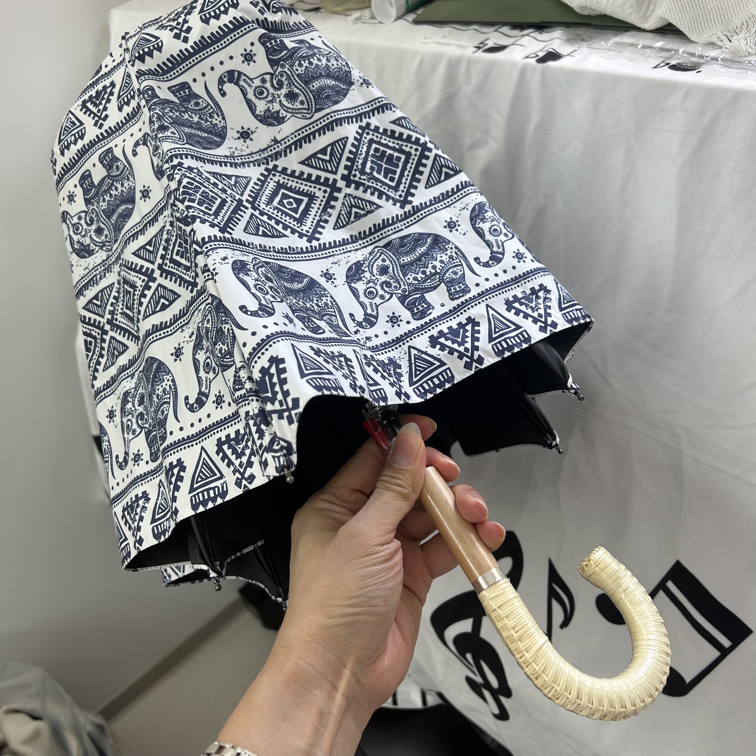 爆款手动二折伞高颜值大象波西米亚黑胶遮阳伞木弯钩双人晴雨两用