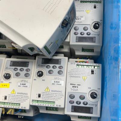 议价 变频器400W VFD004L21A,成色如图,功能包好