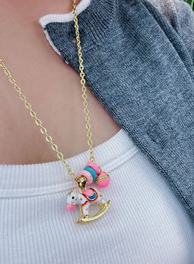 2025新款项链卡通温烧蓝马卡龙色可爱摇摇木马吊坠彩色锁骨链女
