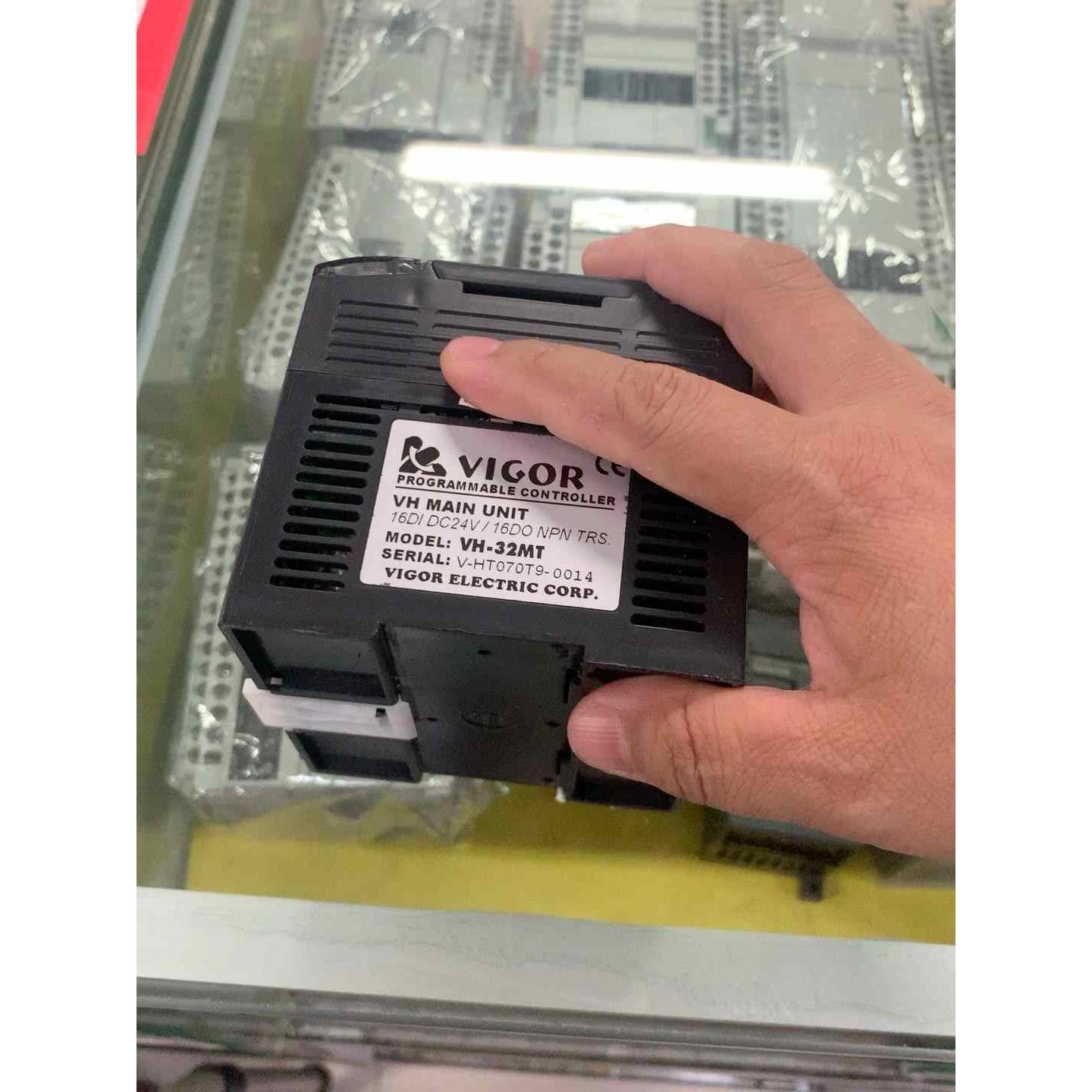 丰炜PLC//VH-32MT 一个，成色实拍图，不错，功能包