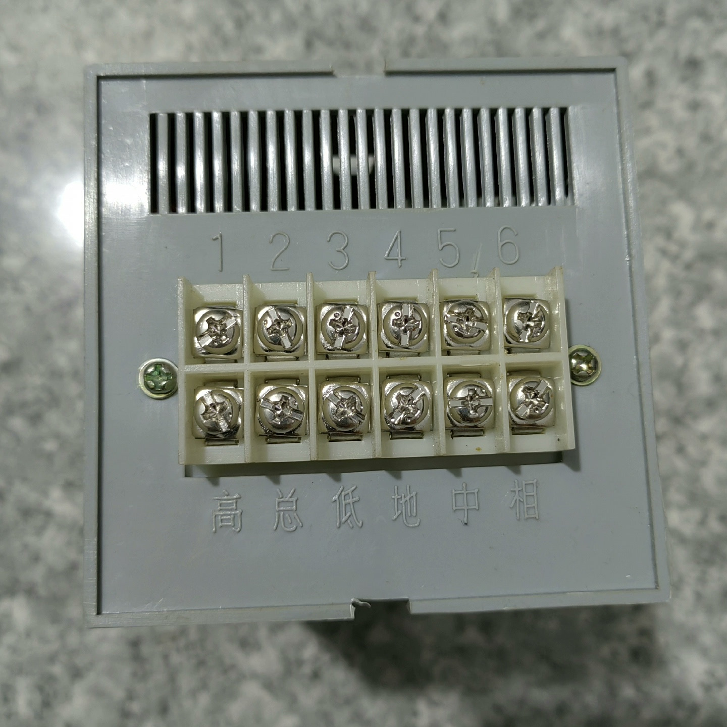 XMTA2202数显温度调节仪，量程0～400℃，精度0.5