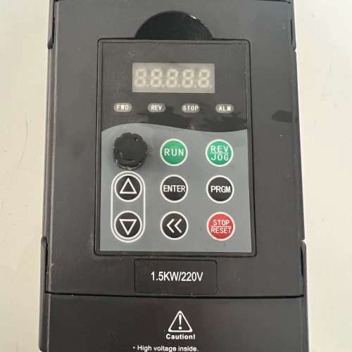 英捷思1.5KW  220V 变频器Y500-Y0015M1