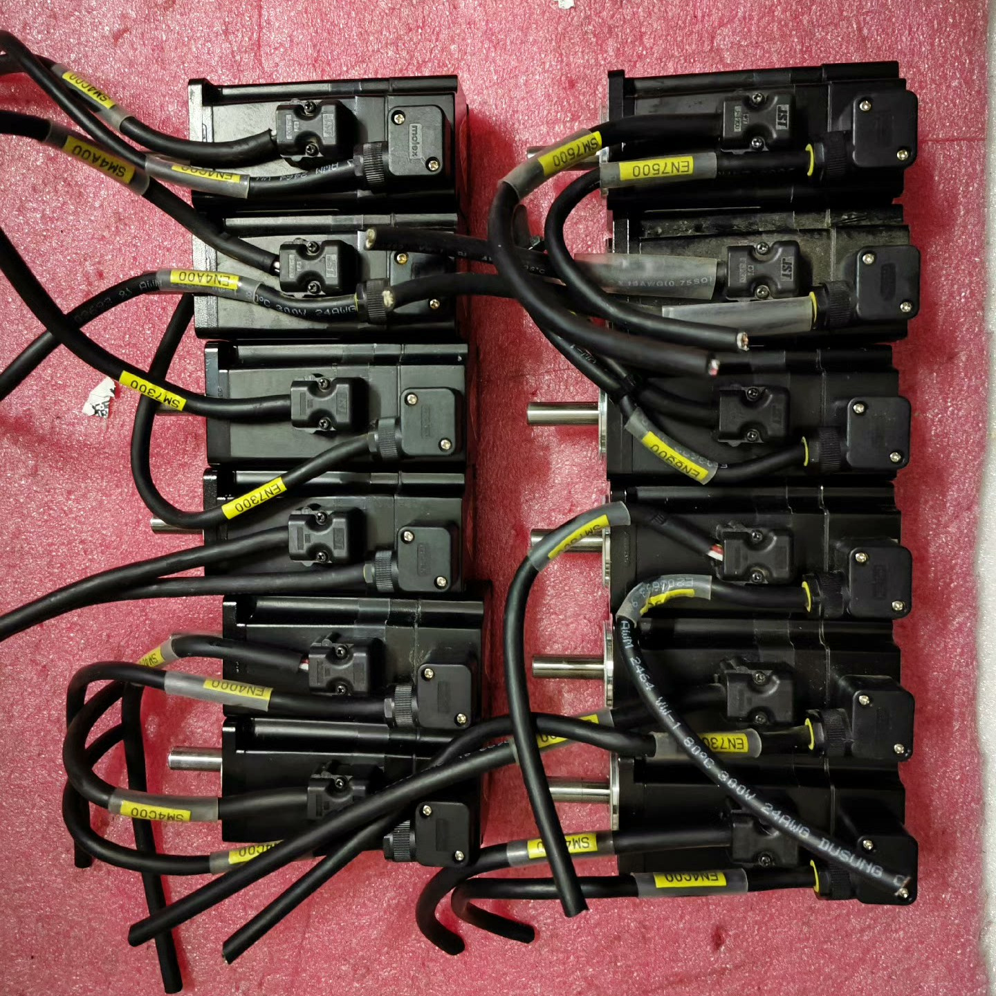 SGMJV-01ADL21安川5系100W伺服电机，设备拆机