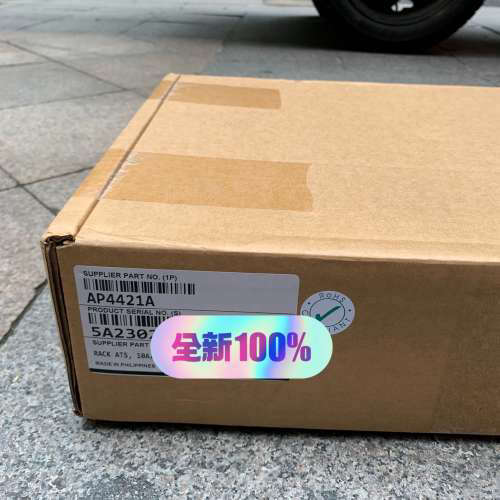 AP4421A，APC Netshelter机架式自动转化开