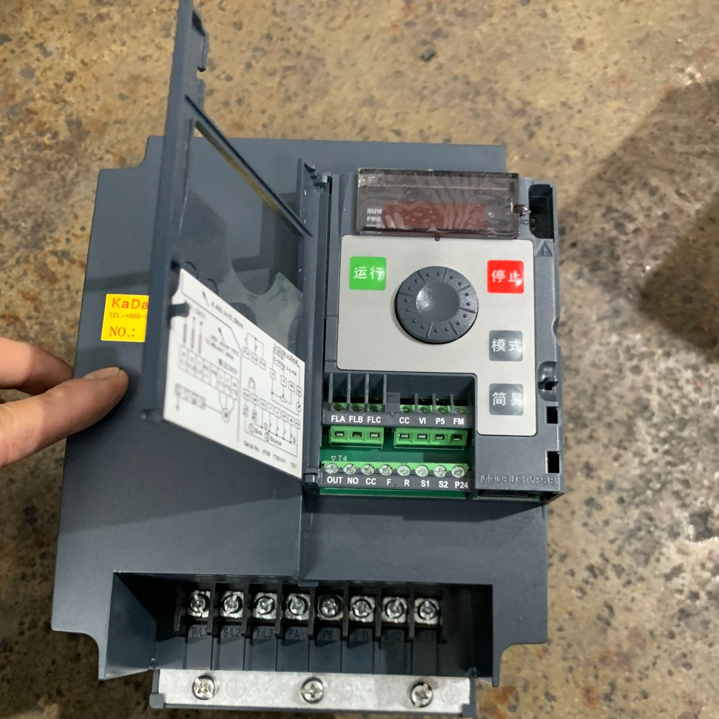 东芝VF-NC3C变频器5.5KW，实物拍摄，9成新，功能完