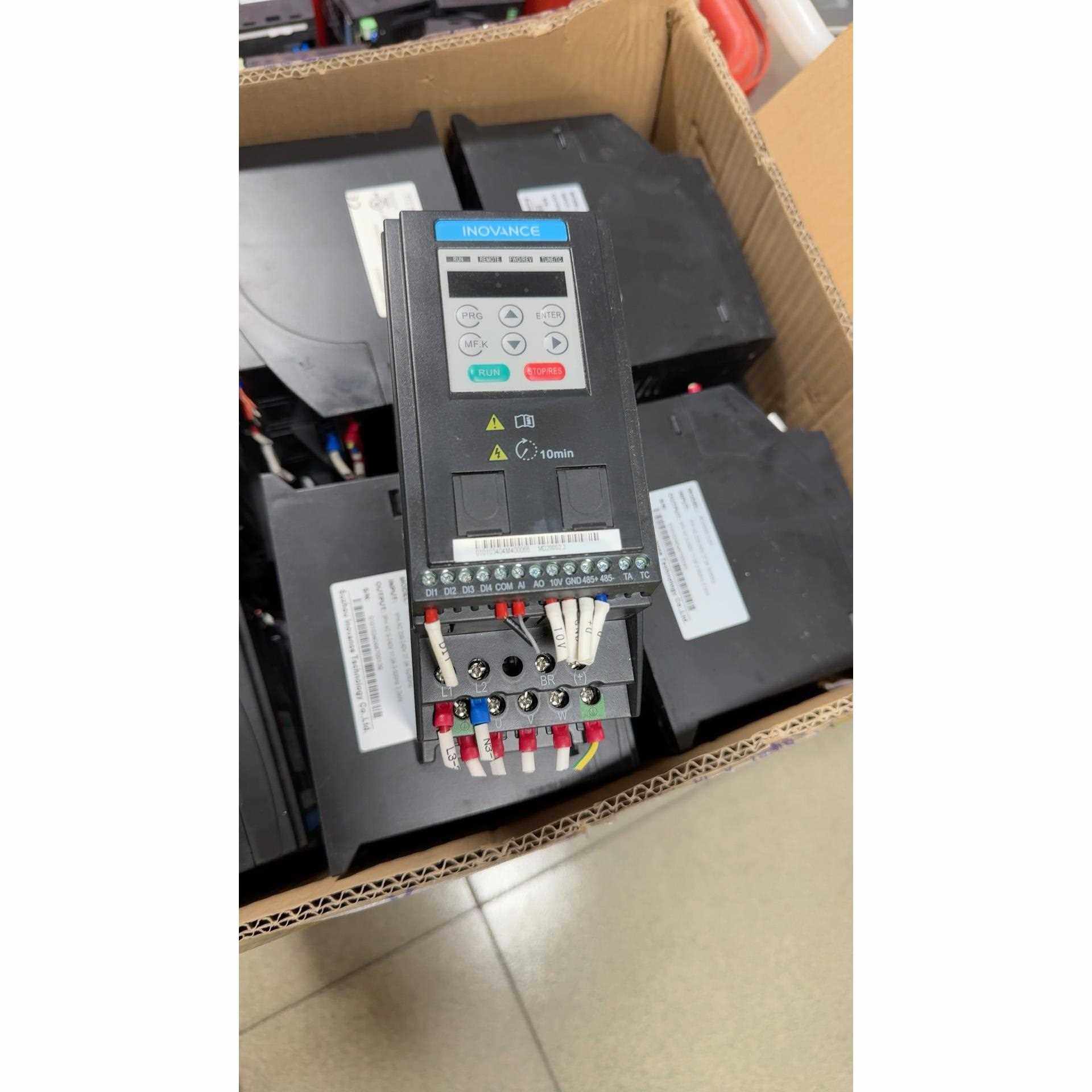 MD200S2.2汇川变频器2.2KW，功能包好，货号美丽，