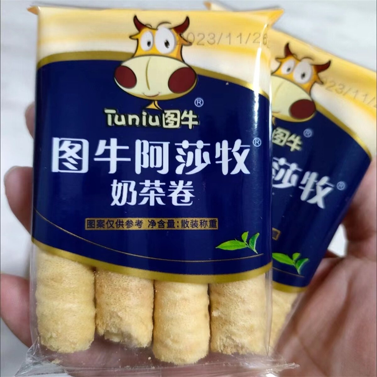 促销图牛卷心酥阿萨姆奶茶夹心蛋卷独立包装咸蛋黄豆乳休闲小零食