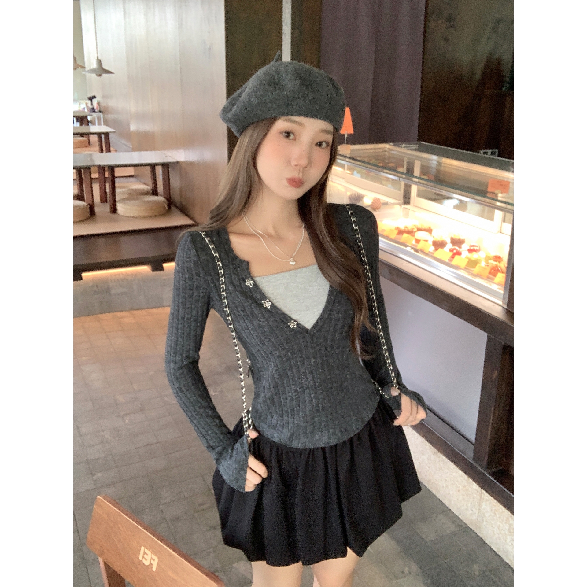 灰色半开领假两件长袖T恤女2025秋季新款V领修身短款软糯毛针织衫