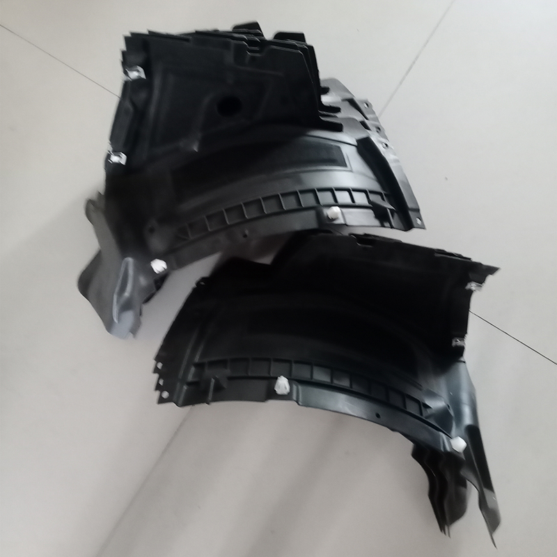 奥迪A6L叶子板小内衬租尼板