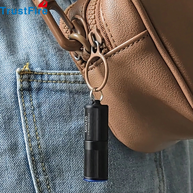 儿童学生便携式迷你小手电筒弱光led灯钥匙扣超亮强光远射可充电