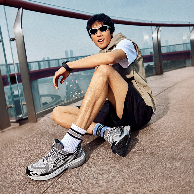 李宁冬季扶摇男子户外时尚跑步鞋