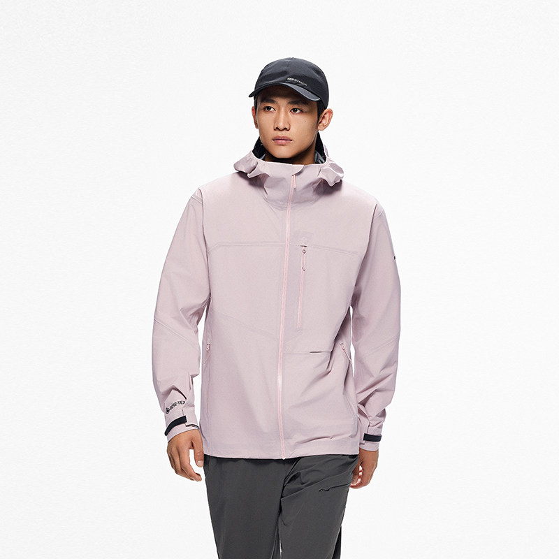 安踏冬季冠军徒步山锋黑标冲锋衣