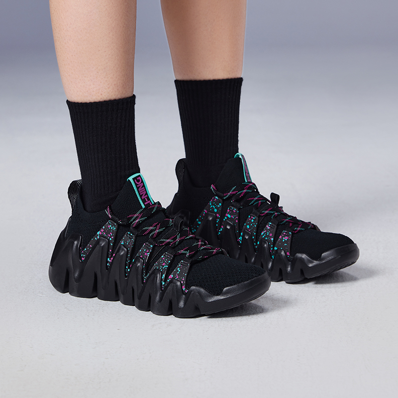 李宁幻刺女子软弹一体织休闲鞋