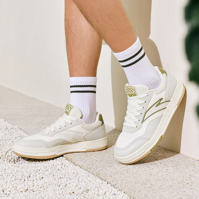 安踏秋季百川男子户外运动板鞋