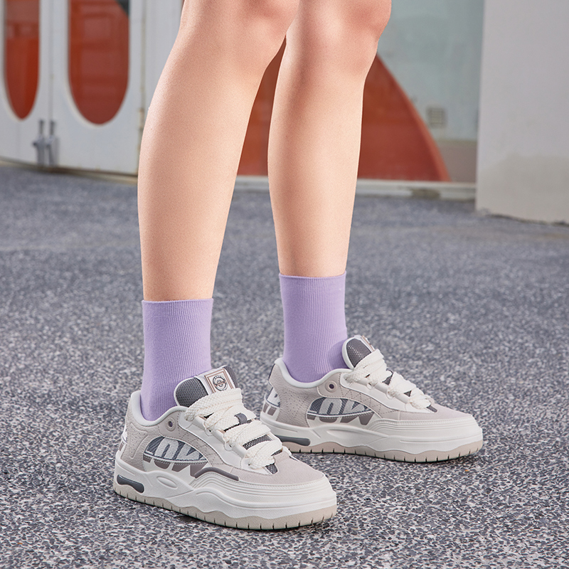 李宁CF女子透气防滑系带休闲鞋