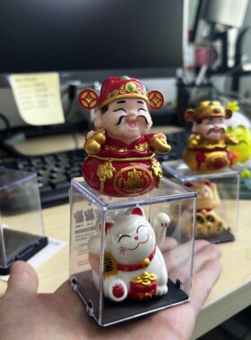 汽车太阳能迷你招财猫小和尚财神笑佛摇手点头摆件熊猫车载小鸡马