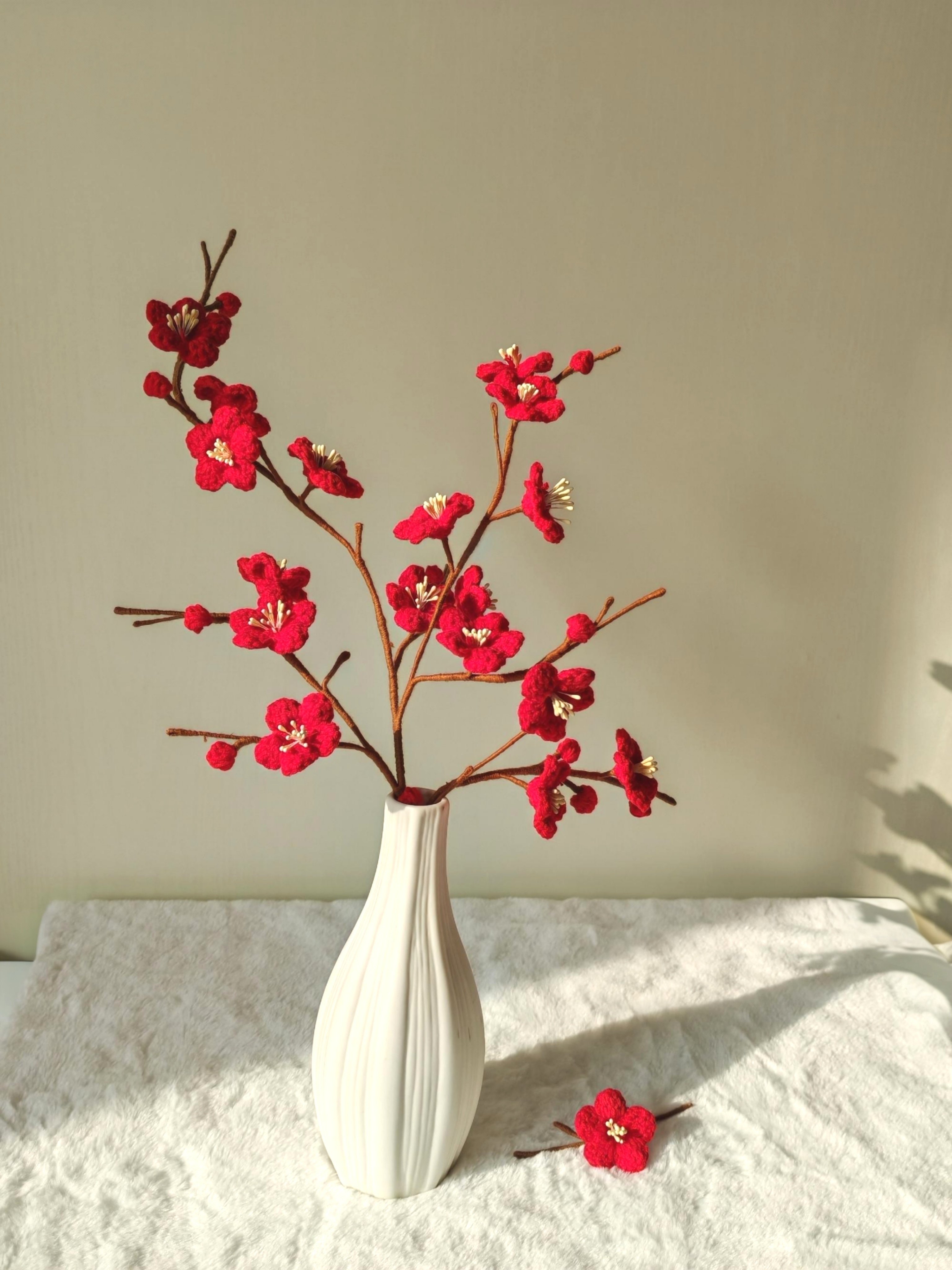 冬季赏红梅花 成品手工钩织梅花成品新年装饰摆件客厅简约不含瓶