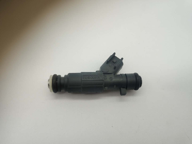 适配五菱征程1.8/宝骏1.8/柳机479/宝骏730/560喷油嘴F01R00M097