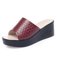 New summer style of women's wedge heel flip-flops, soft leather mid-heel thick-soled plus-size outerwear, fashionable mom plus-size sandals thumbnail 8