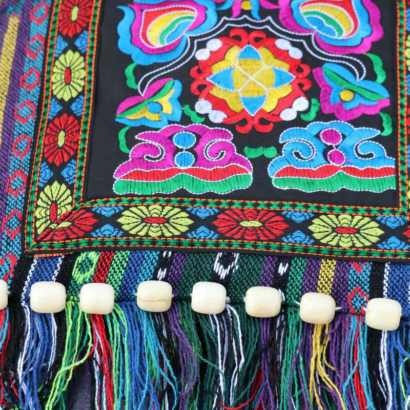 广西壮族文化元素壮锦绣花民族背袋壮乡特色工艺品学校活动装饰品