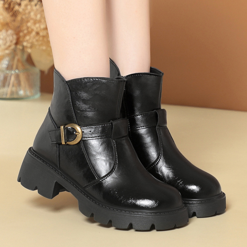 英伦风秋冬真皮加厚羊毛保暖短靴女冬季加绒皮带扣机车靴34-43码