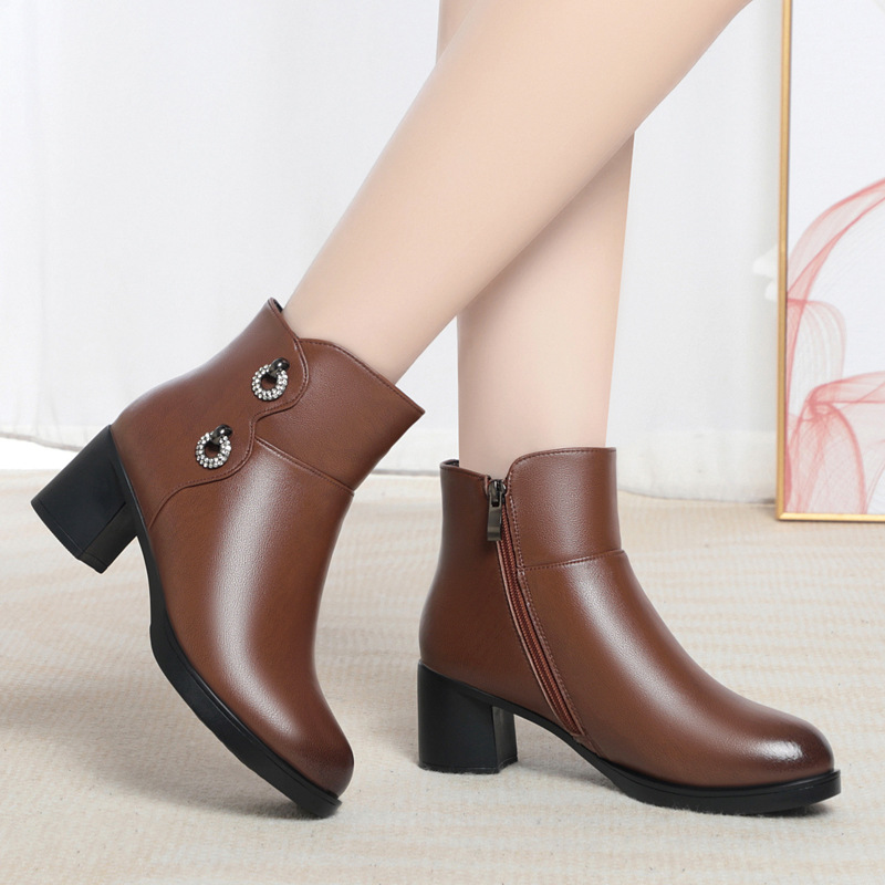 真皮靴子女冬短靴粗跟中跟妈妈鞋皮鞋女加绒保暖羊毛中年大码棉鞋