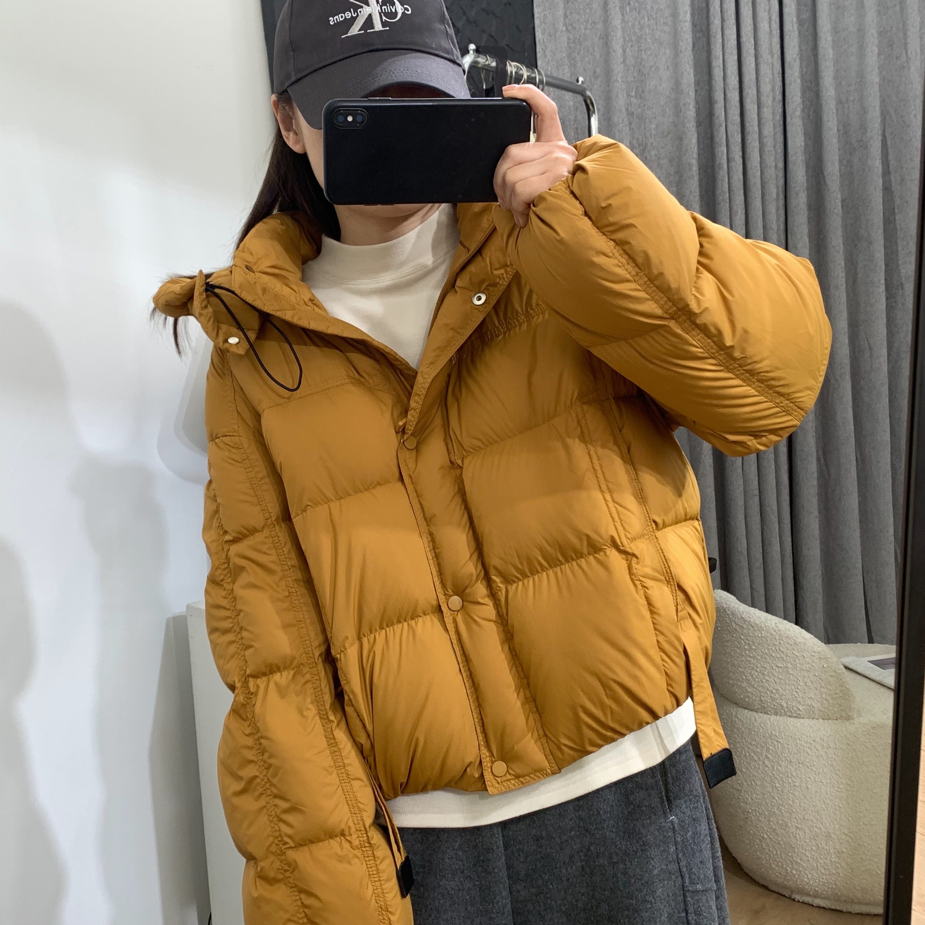 90鸭绒短款蛋形羽绒服