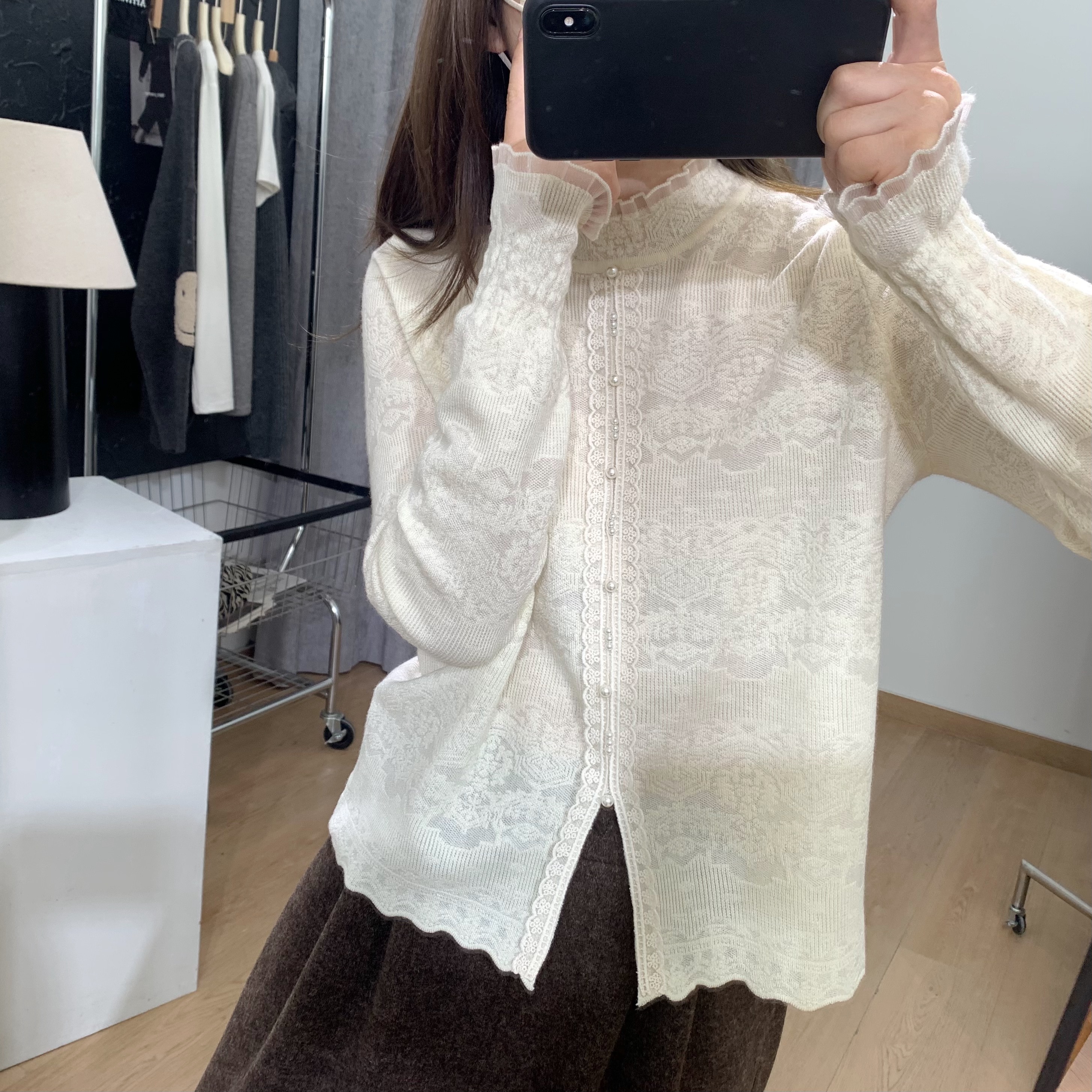 蕾丝花边钉珠针织打底衫