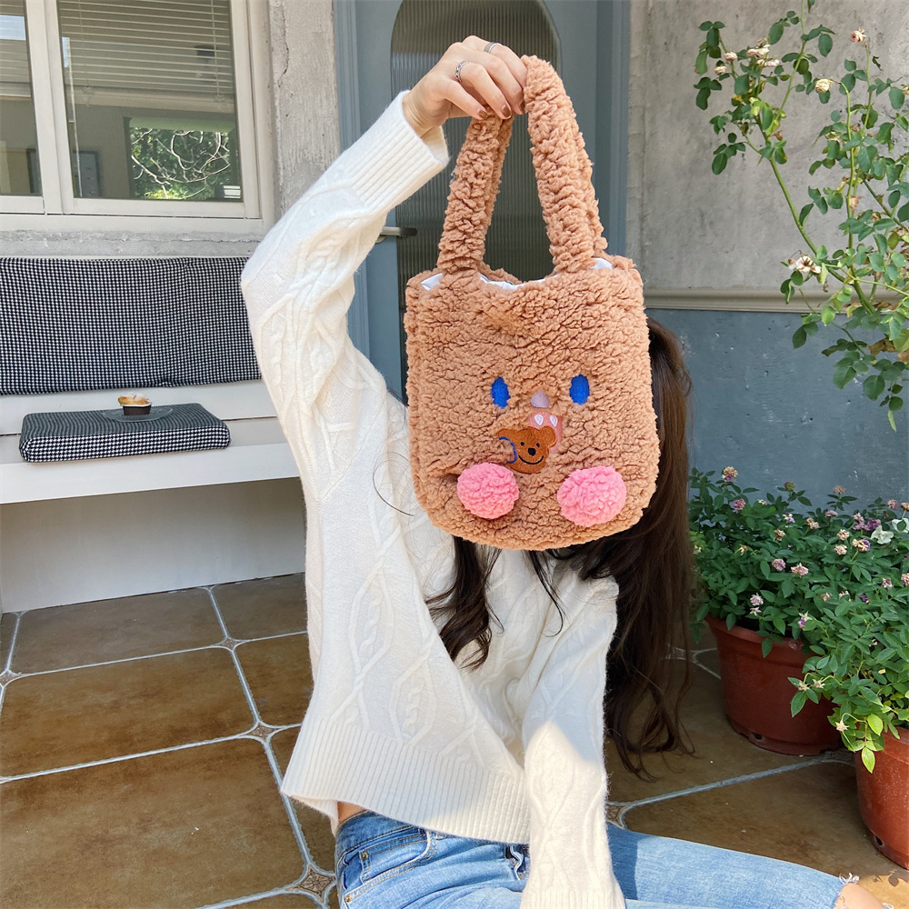 原创秋冬款软糯羊羔毛便携卡通百搭手拎手腕包刺绣可爱萌毛绒小包