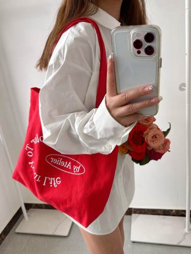 正红色单肩包面料柔软耐磨大容量