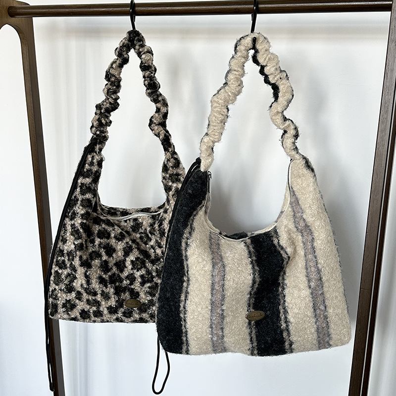 波西米亚复古民族风彩色毛呢包包