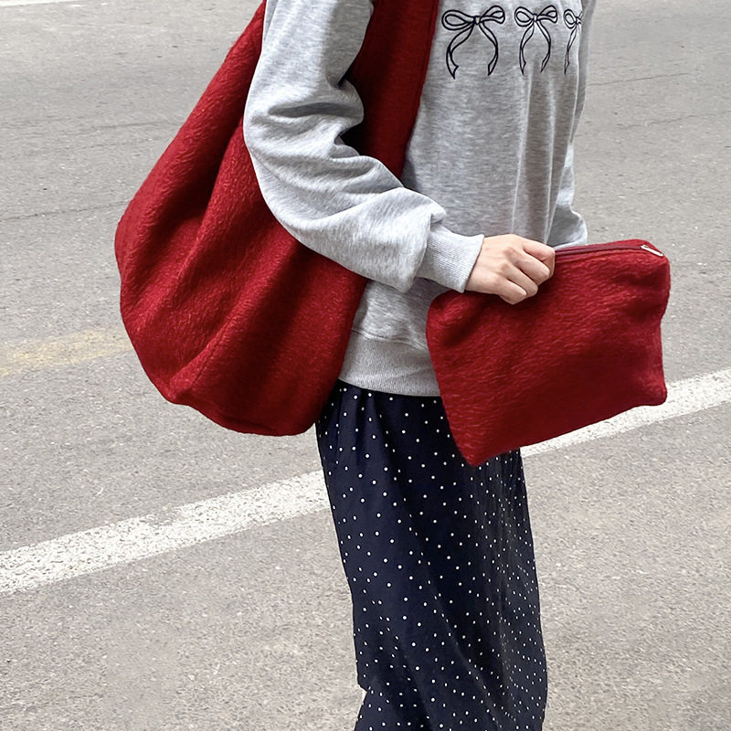 新款毛绒大容量休闲托特包红色仿羊羔绒氛围感秋冬单肩背包女2026,箱包皮具/热销女包/男包,时尚帆布包,淘宝优惠券,粉丝福利购,淘宝优惠卷