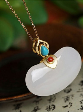 女款镀金项链配福豆白玉玉吊坠