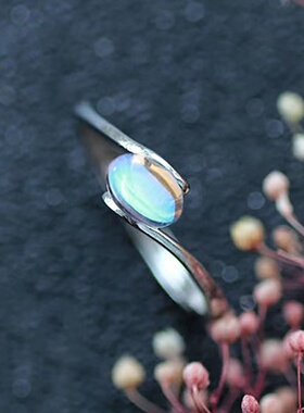 新款天然斯里兰卡月光石戒指蓝月