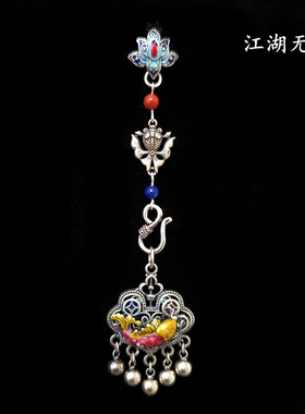 压襟女镀银年年有余挂件