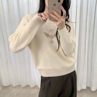 2026秋冬新款绣花圆领针织衫短款长袖套头毛衣韩系甜美女装上衣